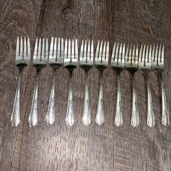 William A. Rogers A1 Plus Oneida LTD Forks Salad Dessert flatware Vintage Lot 10 - Picture 1 of 8